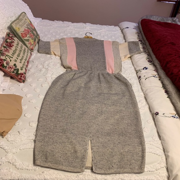 St. John Classic Dress - Picture 3 of 4